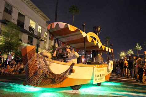 Kevin Kidney & Jody Daily's Anaheim Halloween Parade Floats - Disney ...