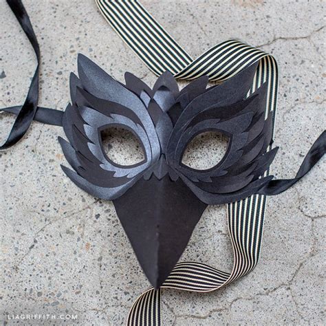 Black Paper Raven Mask | Diy halloween masks, Raven mask, Halloween masks