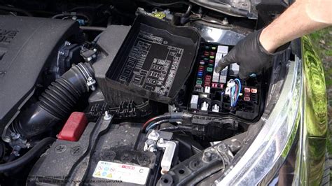 How To Detect And Replace A Blown Fuse In Car