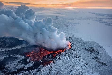 I Captured the Iceland Volcano Eruption from Up Close | PetaPixel