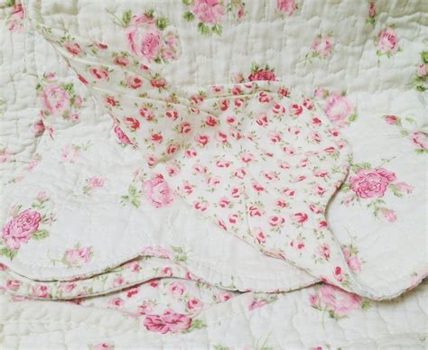 Floral rosebud quilt | Cottage chic, Shabby cottage, Shabby chic cottage