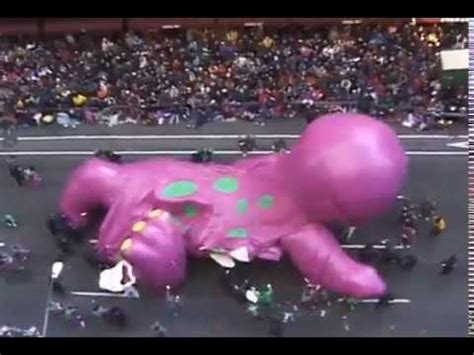 Barney Thanksgiving balloon gets destroyed - YouTube