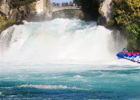 Lake Taupo Hukafalls fast jet boat ride to Taupo's Huka Falls