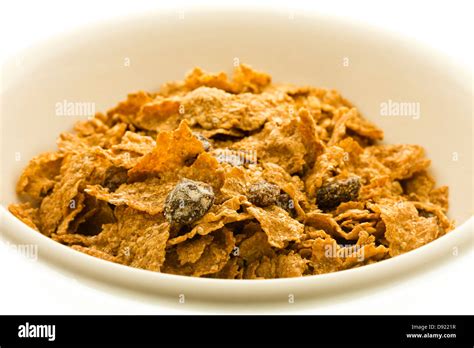 Bowl of raisin bran cereal Stock Photo - Alamy