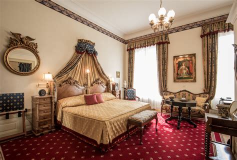 Rooms and Suites - Hotel Belle Epoque