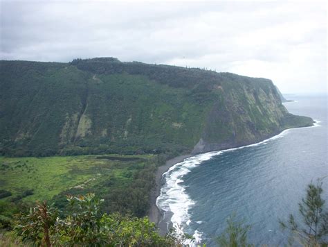 Waipio Valley Overlook - Hawaii Pictures