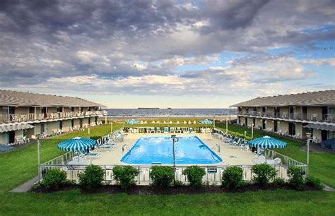 Friendship Oceanfront Suites - Motel Reviews, Deals - Old Orchard Beach ...