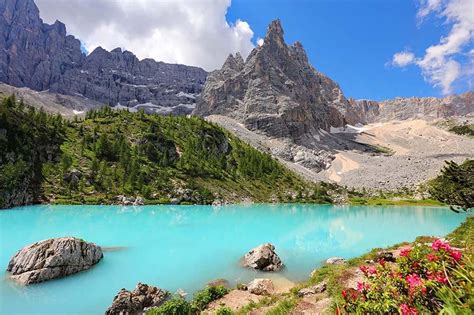 7 Stunning Easy Day Hikes in the Dolomites Italy (+Map & Planning Tips)