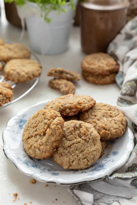 Sugar-Free "Oatmeal Cookies" (Low Carb, Keto) - Low Carb Maven