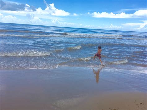 Soak Up Some Sun (& Family Fun) at Surfside Beach | Mommy Poppins ...