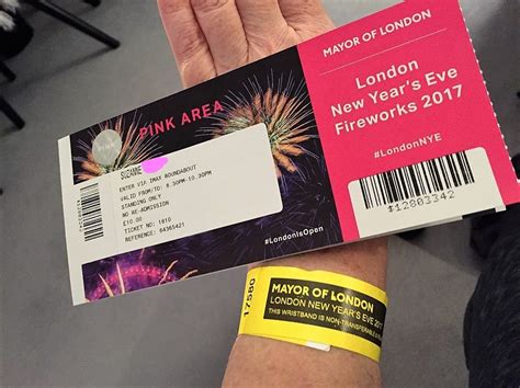 Bucketlist London New Year's Eve Fireworks from Waterloo Bridge "Pink ...