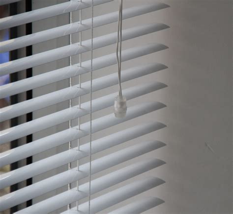 25mm White Aluminium venetian Blind | Manchester Blinds