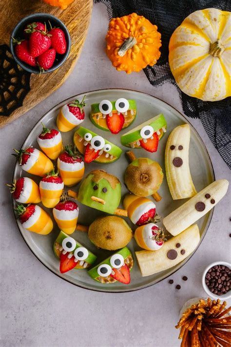 Halloween Fruit Tray - Easy Peasy Meals