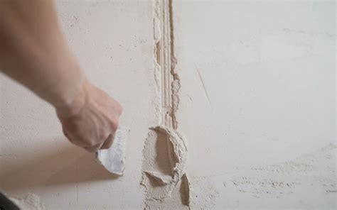 How to Fix Cracks in the Ceiling | Zameen Blog