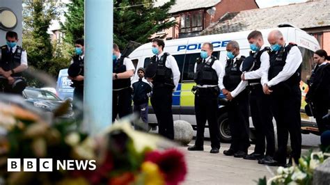 Croydon police shooting: Tributes paid to killed officer - BBC News