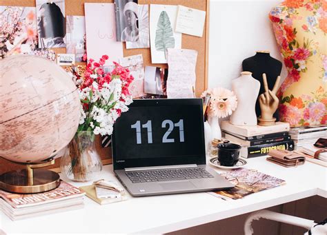 Cubicle-friendly cubicle desk decor ideas for a personalized workspace