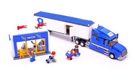 Toys R Us City Truck - LEGO set #7848-1 (Building Sets > City)