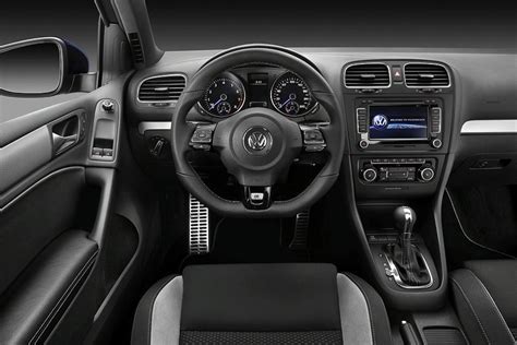 vw-golf-gti-r-r20-interior