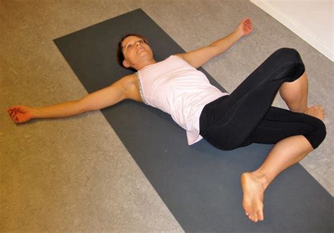 9 Easy Stretches That Will End Your Hip and Lower Back Pain Suffering ...