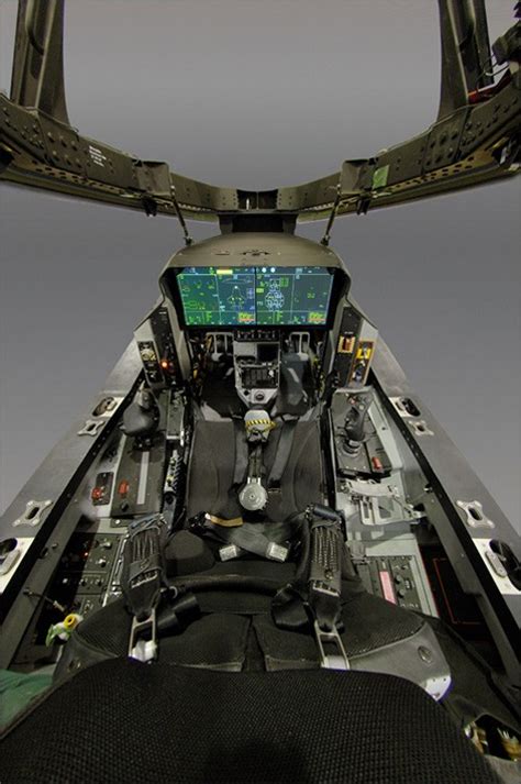 IMAGEM: Cockpit do caça Lockheed F-35 Lightning II JSF