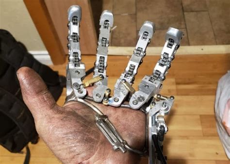 Amazing DIY mechanical prosthetic hand - Geeky Gadgets