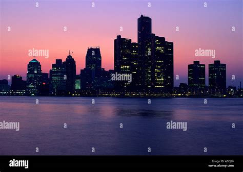 Skyline from Windsor Canada across Detroit River Stock Photo - Alamy