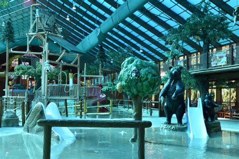 The Best Gatlinburg Hotels with Indoor Water Park (2023 Guide)