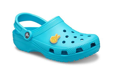 Crocs Is Offering Free Pairs for Health Care Workers: How It Works ...