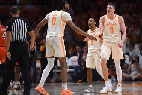 Dalton Knecht, defense dominant for Tennessee basketball in win vs ...