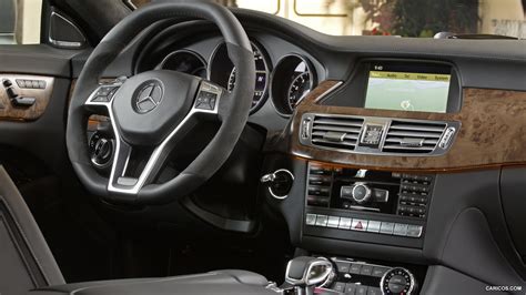 Mercedes-Benz CLS 63 AMG (2012) - Interior | Caricos