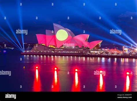 Fireworks conclude Australia Day 2023 at Sydney Opera House. The annual ...