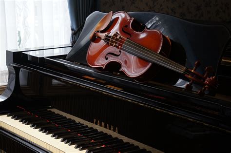 Elegant Harmony: Violin and Piano in 4K Ultra HD Wallpaper