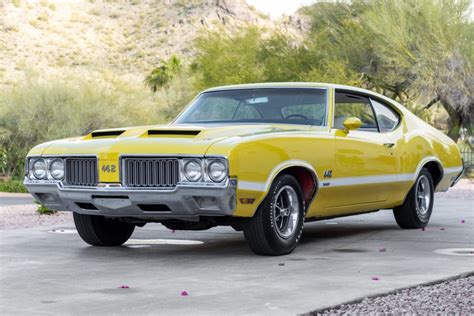 70 Cutlass 442 Yellow - canvas-insight