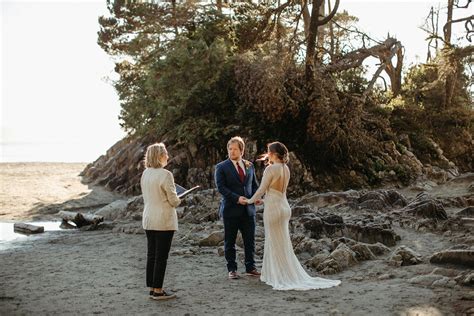 Duffin Cove – Tonquin Beach Tofino Elopement | carissamariephotography.ca