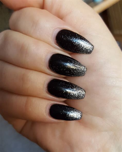 UPDATED: 50 Elegant Black and Silver Nails (July 2020)