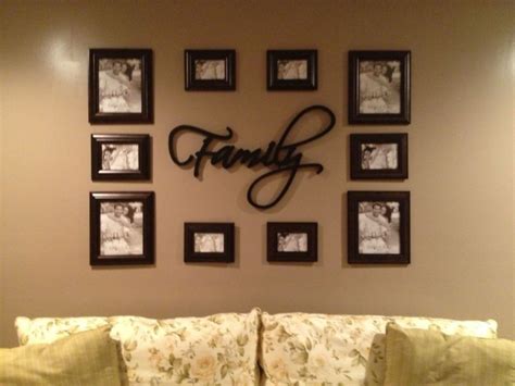 Attractive Arrangement Ideas For Family Photos33 | Family wall decor ...