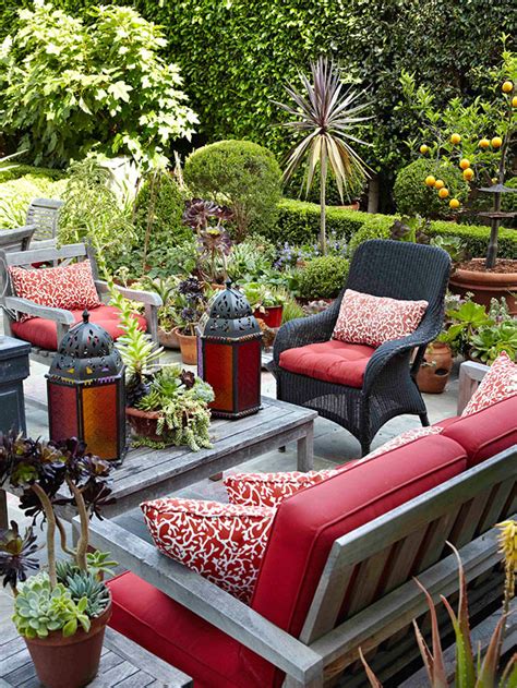 Modern Furniture: Patio Decorating Tips For Summer 2013