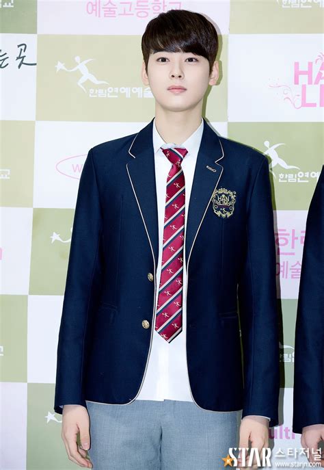 These school uniforms became famous thanks to the idols that wore them ...