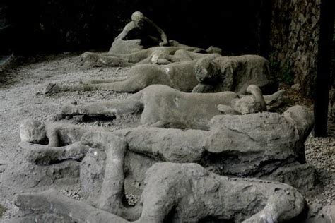 Pompei: il 24 agosto del 79 d. C. la terribile eruzione del Vesuvio che ...