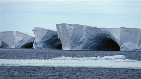 Signs of faster melting in world's largest ice shelf - BBC News