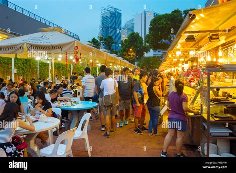 Outdoor Food court Singapore Stock Photo - Alamy