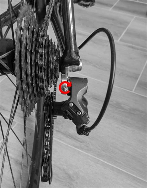 A Beginner's Guide to Rear Derailleur Adjustment [Photos]