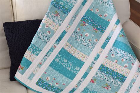 Layer Cake Coin Quilt: A Free Pattern - She Quilts Alot | Layer cake ...