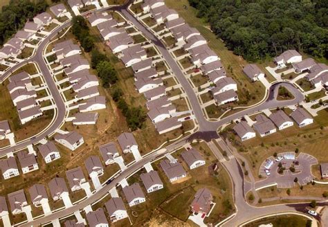 American Utopia: The Architecture and History of the Suburb | NEH ...