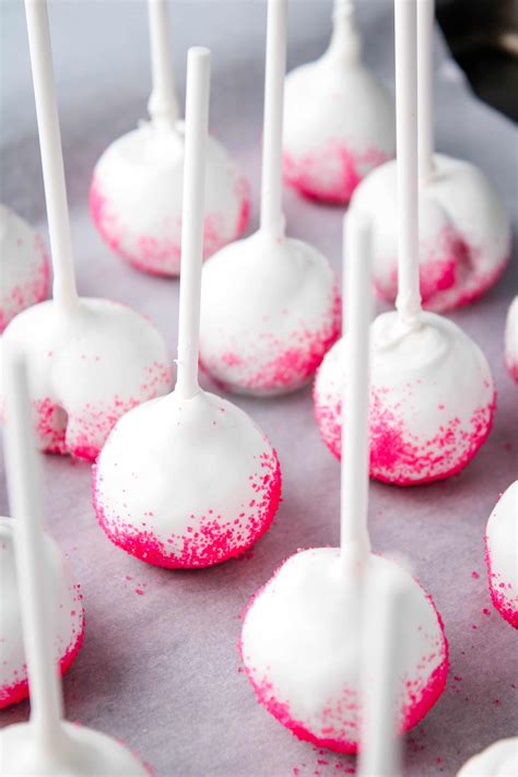 Red Velvet Cake Pops Recipe - Keeping It Relle