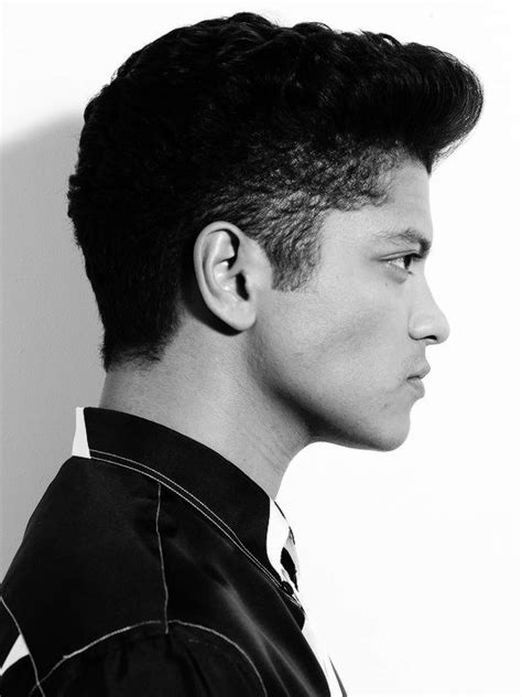 ᐅ Bruno Mars Hairstyles - Long Afro, Curly Pompadour and more