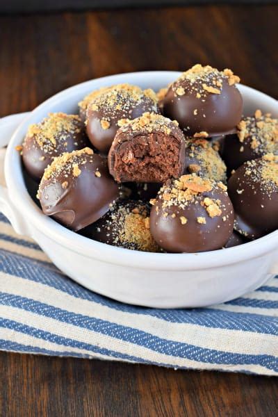 Easy Chocolate Truffles Recipe - Food Fanatic