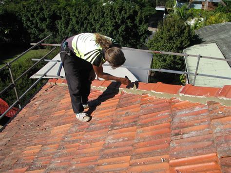 5 easy roof maintenance tips before the monsoon sets in - Roof Doctors ...