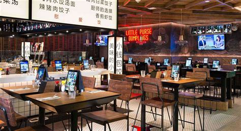 These Airport Restaurants Might Make You Forget You’re Eating in an ...