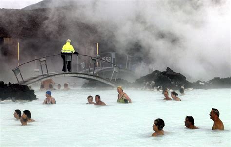 Iceland's Blue Lagoon spa closes temporarily as earthquakes put area on ...